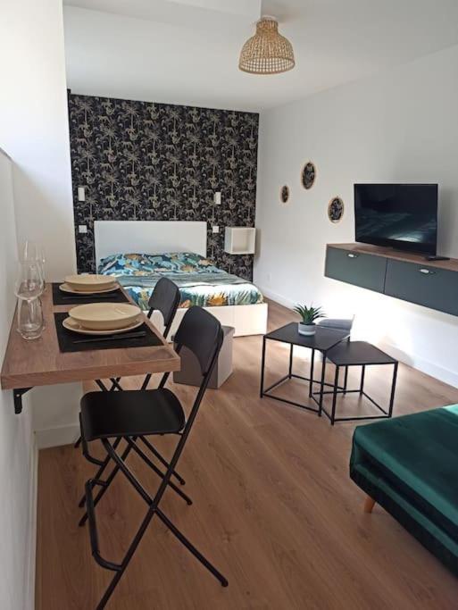 Superbe Appt Avec Cour Et Parking Gratuit A 5Min De La Cite Medievale Carcassonne Luaran gambar
