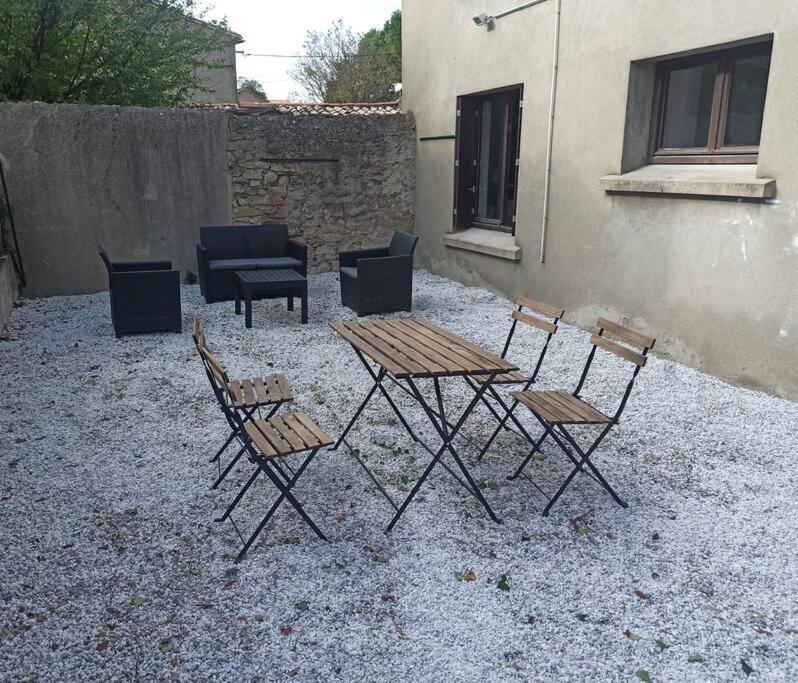 Superbe Appt Avec Cour Et Parking Gratuit A 5Min De La Cite Medievale Carcassonne Luaran gambar