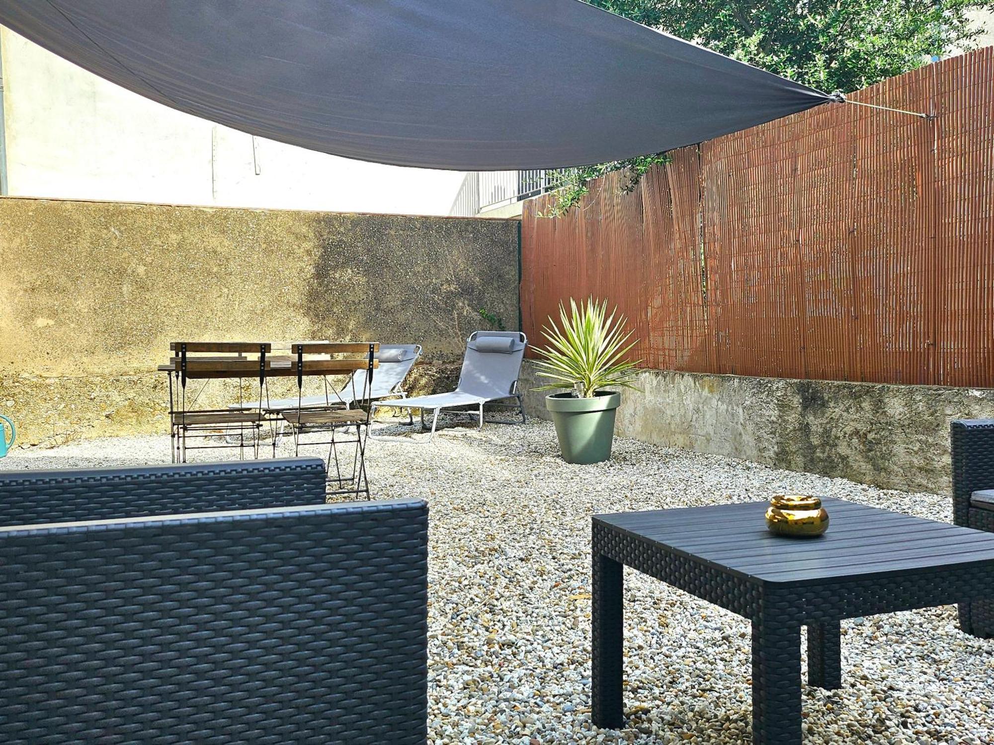 Superbe Appt Avec Cour Et Parking Gratuit A 5Min De La Cite Medievale Carcassonne Luaran gambar
